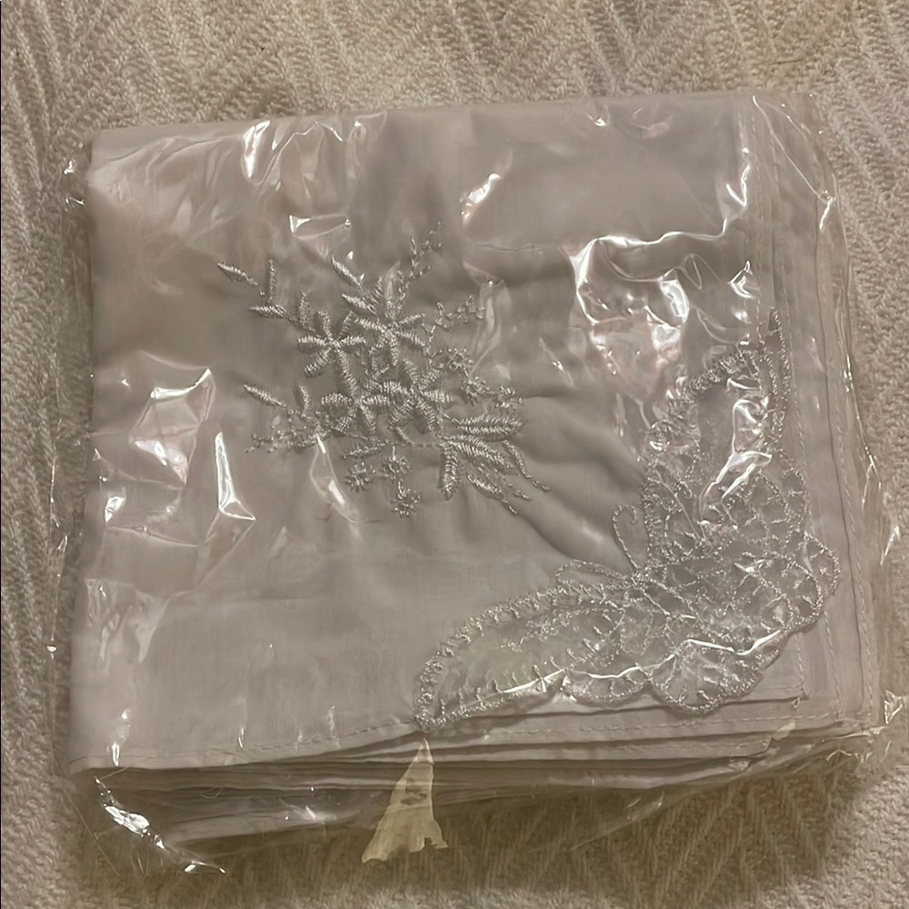 Set of 4 cloth hankies white
